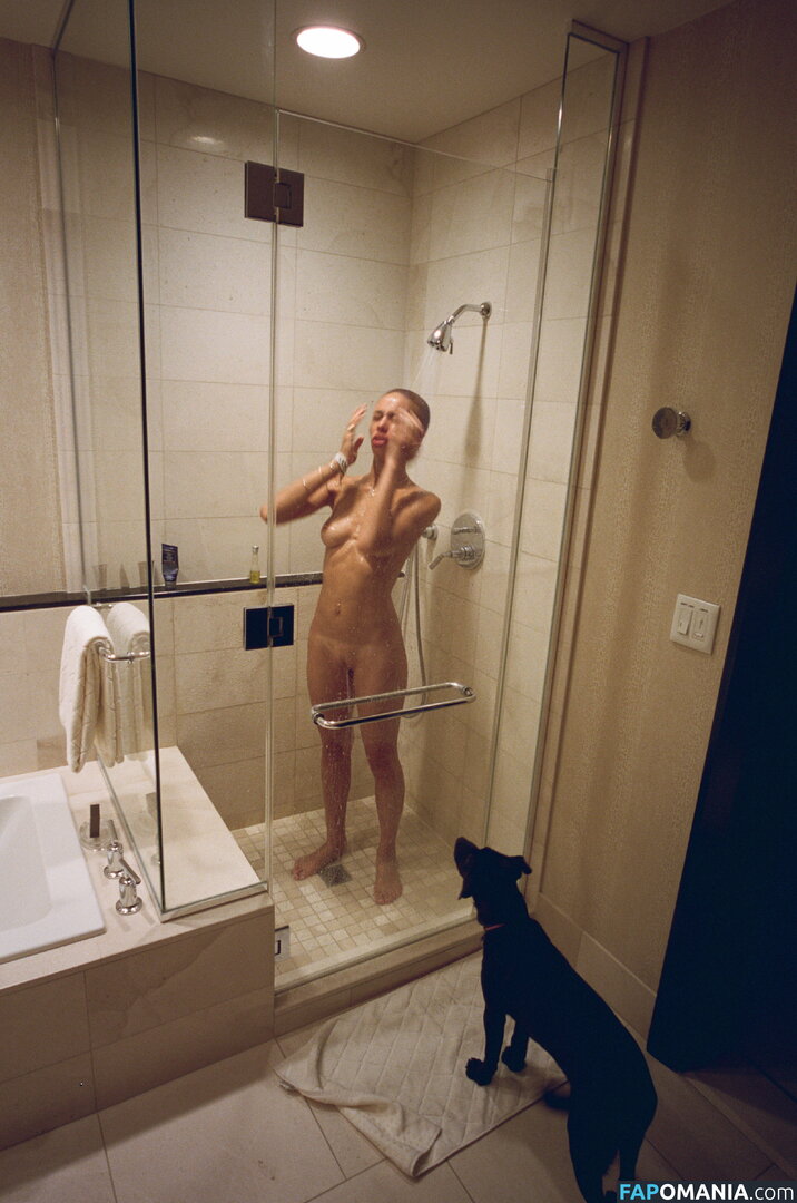 Adwoa Aboah Nu Photo fuitée #4