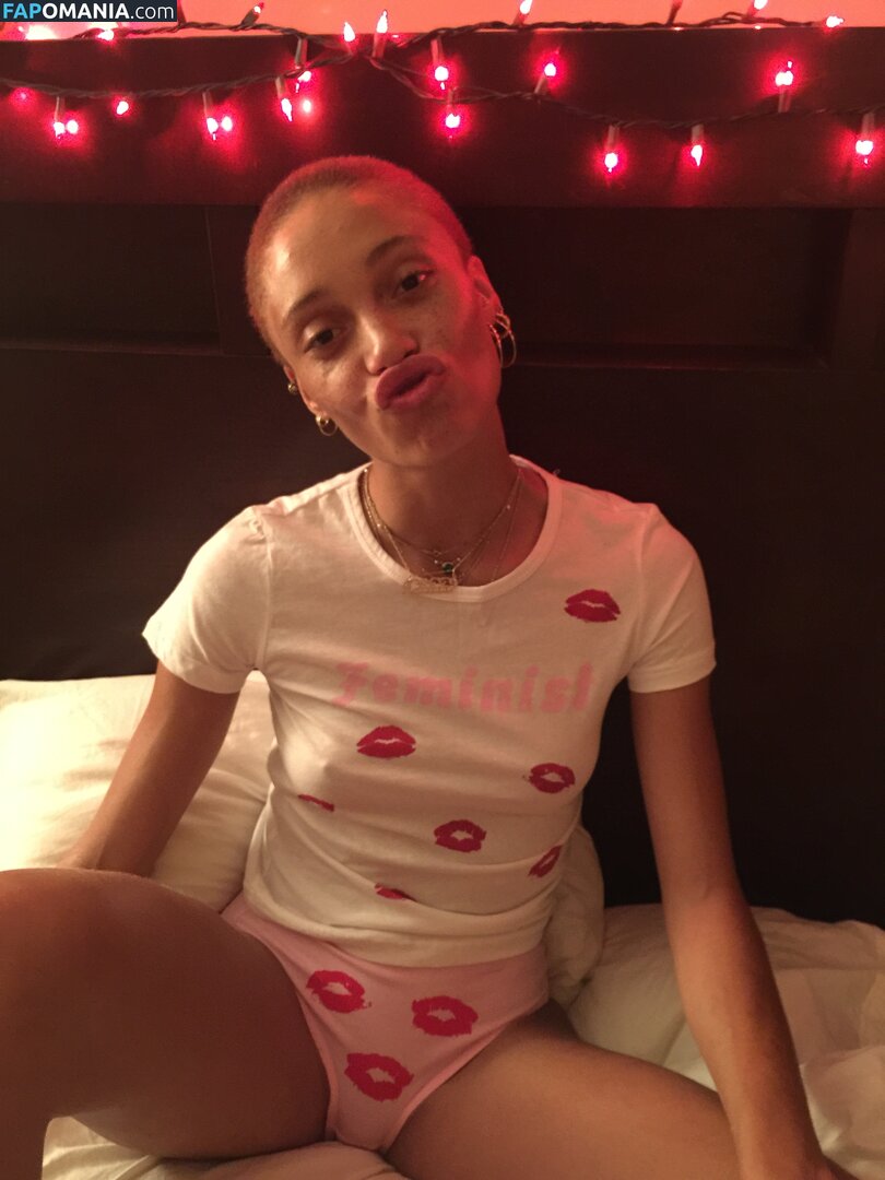 Adwoa Aboah Nu Photo fuitée #30