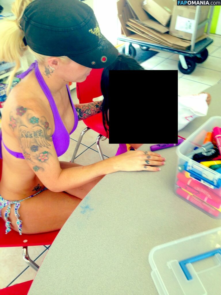 Angelina Love Nu Photo fuitée #9
