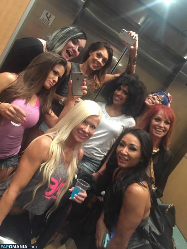 Angelina Love Nu Photo fuitée #14