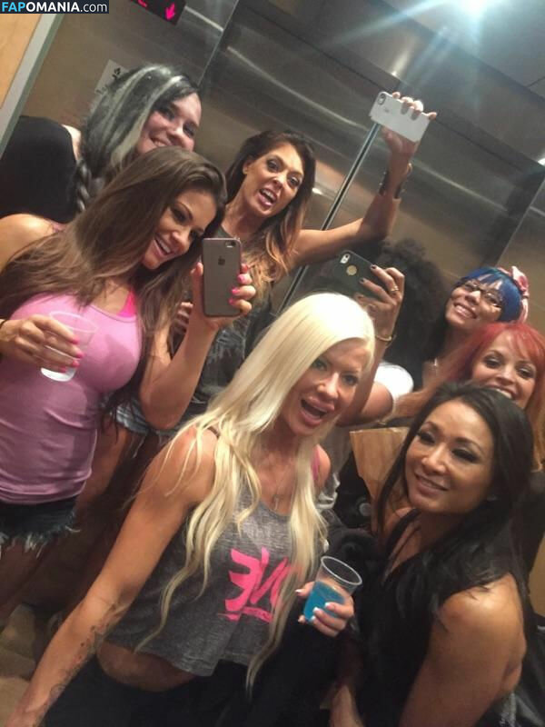 Angelina Love Nu Photo fuitée #71