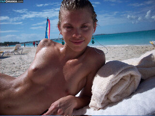AnnaLynne McCord Nu Photo fuitée #16