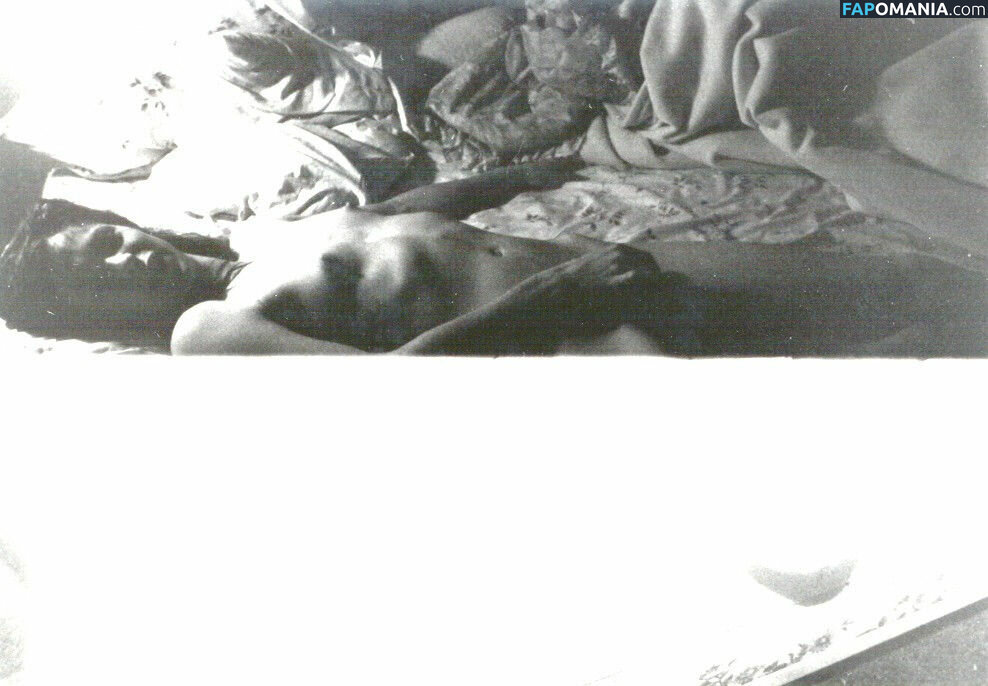 Ariadne Shaffer Nu Photo fuitée #10