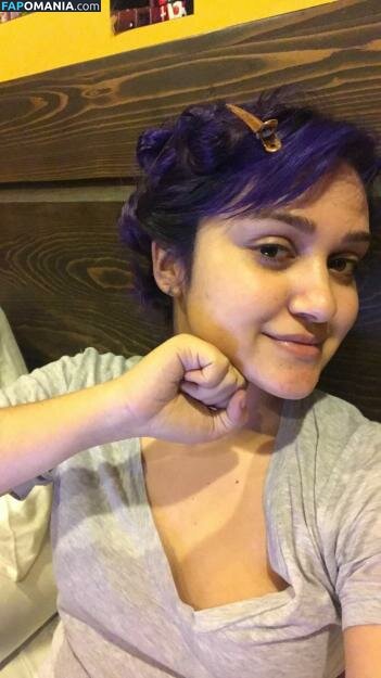 Ariela Barer Nu Photo fuitée #14