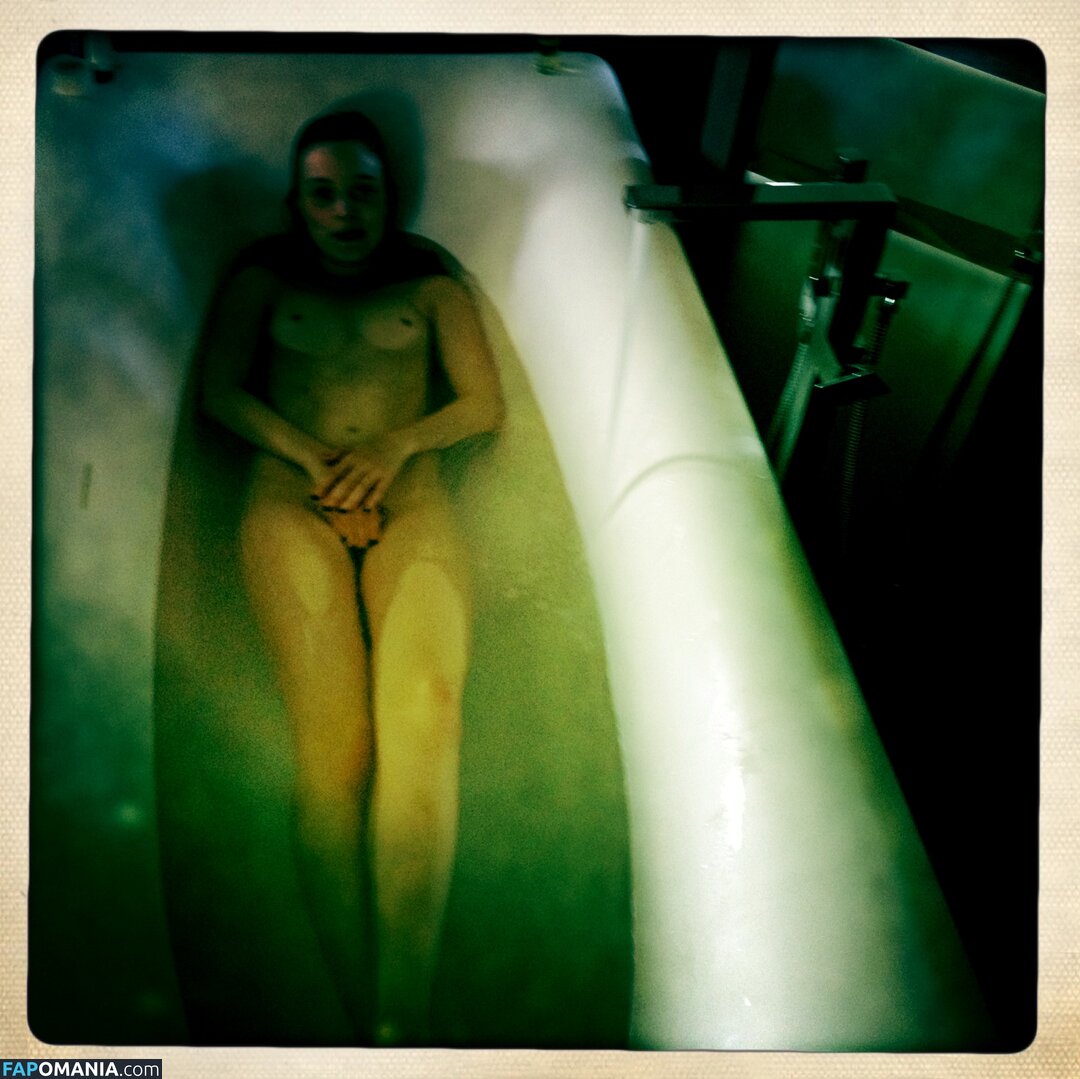 Bella Heathcote Nu Photo fuitée #6