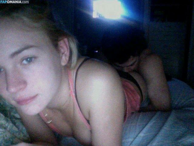 Britt Robertson Nu Photo fuitée #9