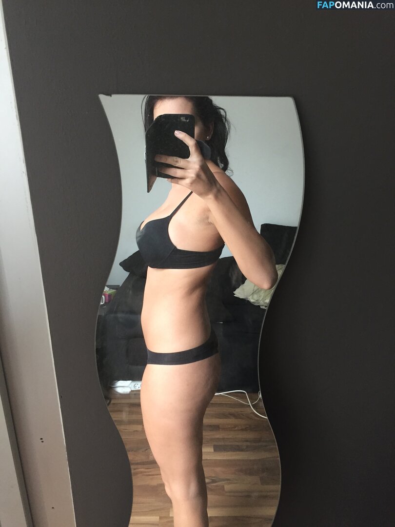 Carina Schwarz Nu Photo fuitée #181