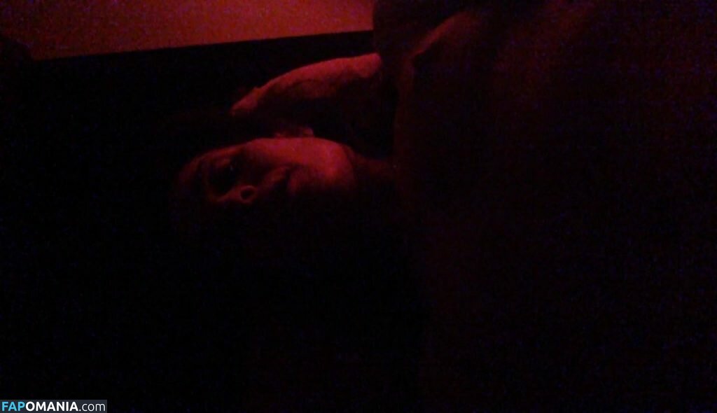 Carly Pope Nu Photo fuitée #7