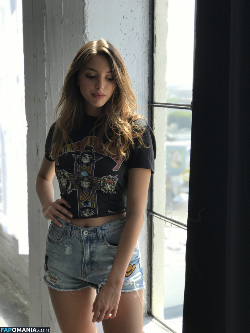 Celine Farach Nu Photo fuitée #7