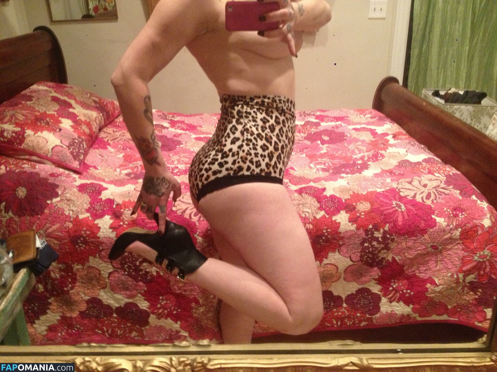 Danielle Colby Nu Photo fuitée #4