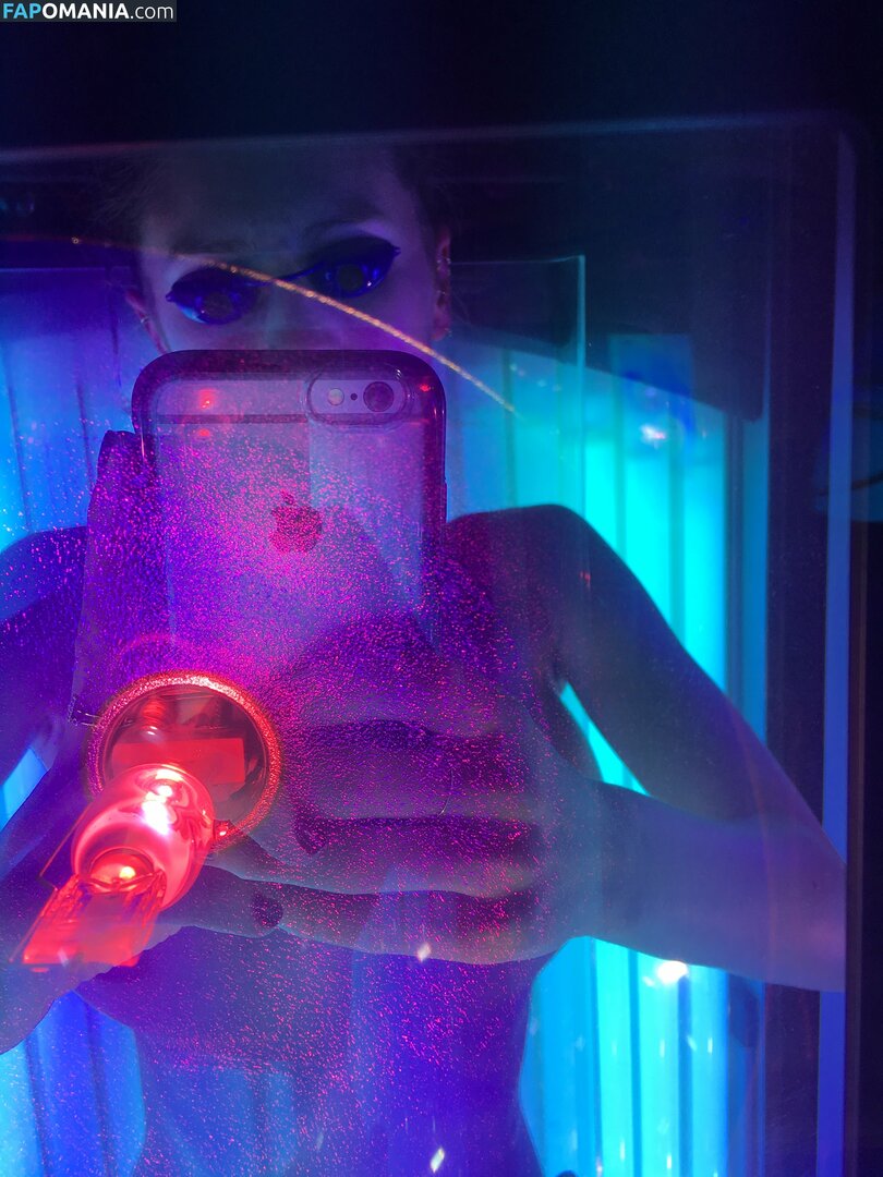 Dylan Penn Nu Photo fuitée #4