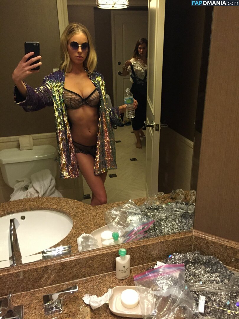 Elizabeth Turner Nu Photo fuitée #30