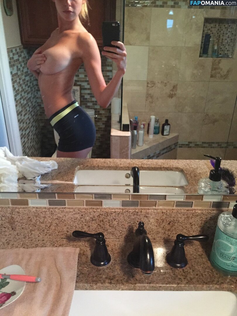 Elizabeth Turner Nu Photo fuitée #50