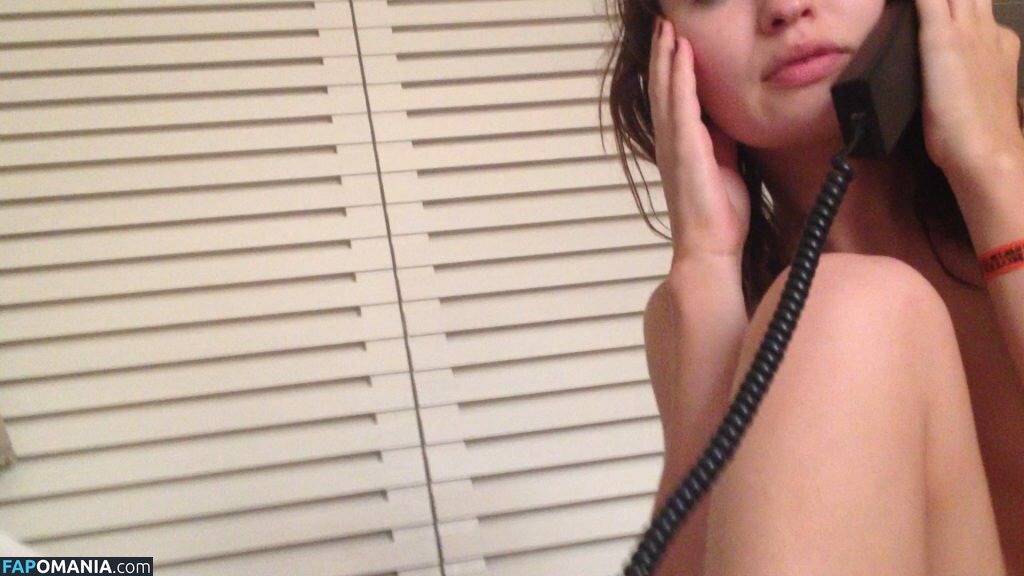 Emily Browning Nu Photo fuitée #40