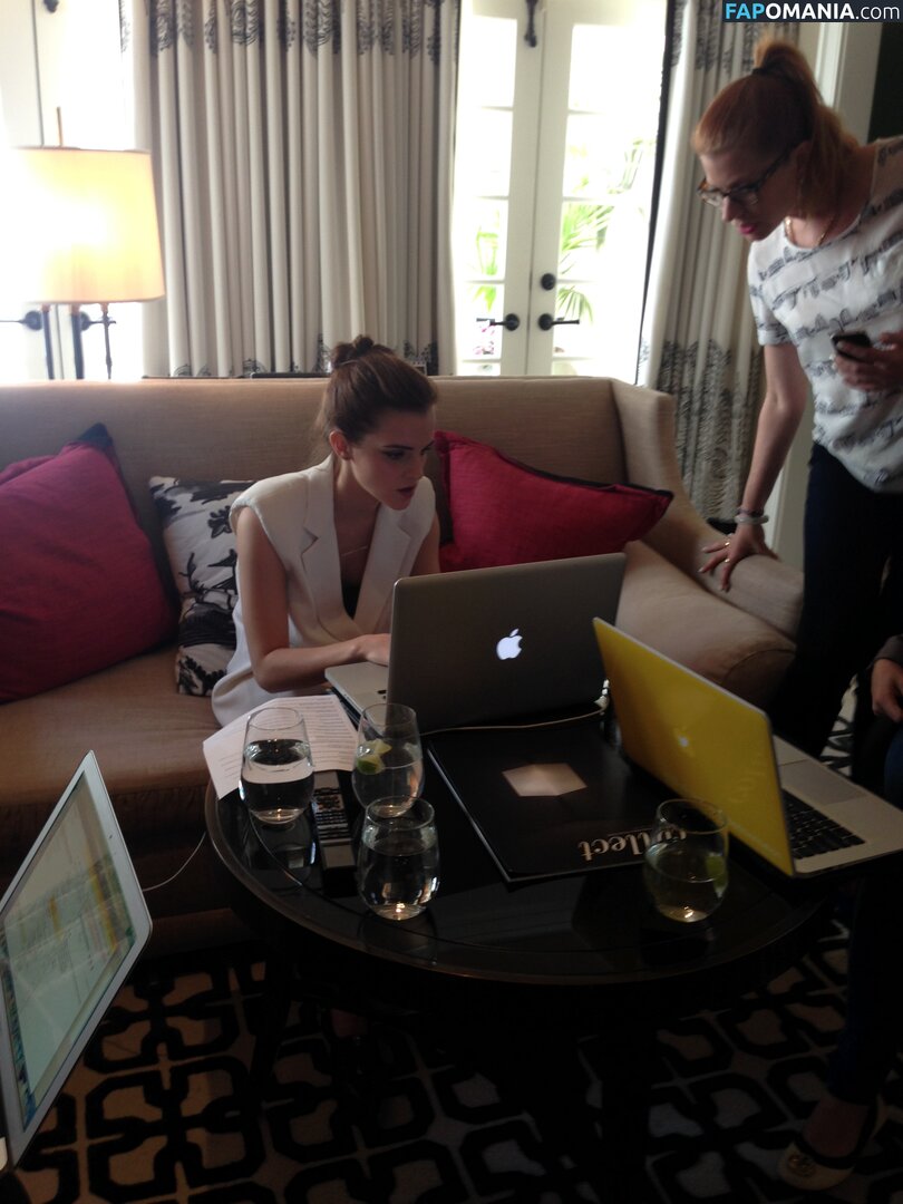 Emma Watson Nu Photo fuitée #113