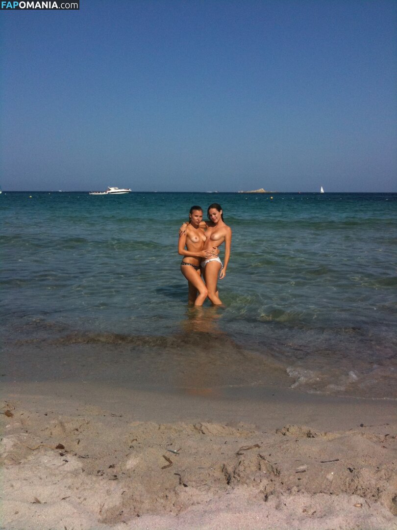 Hailey Gates And Paige Elkington Nu Photo fuitée #11