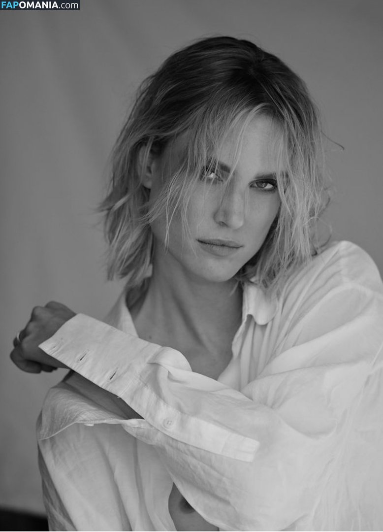 Kim Hnizdo Nu Photo fuitée #2