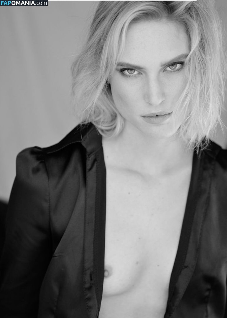 Kim Hnizdo Nu Photo fuitée #16