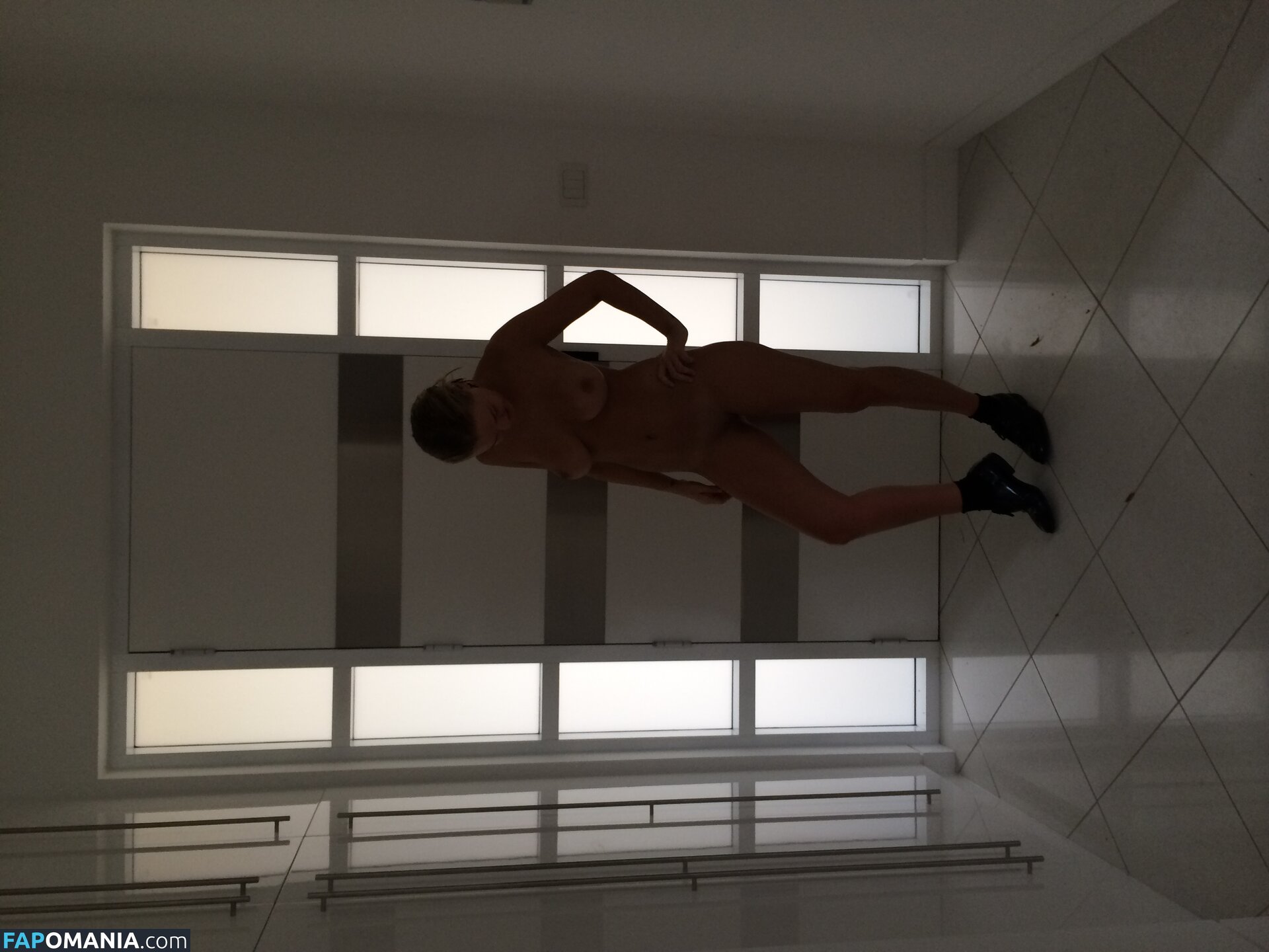 Lara Bingle Nu Photo fuitée #147