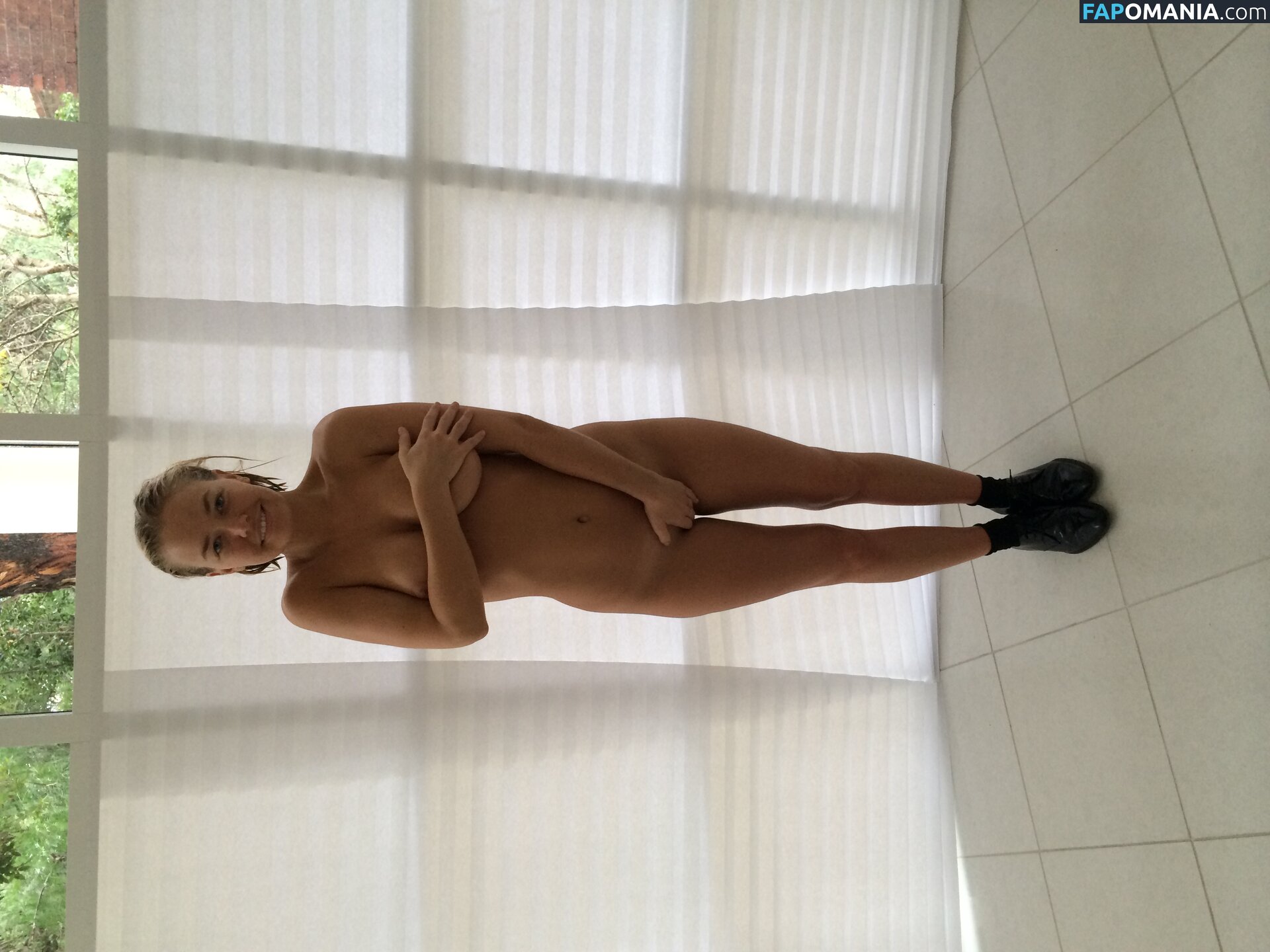 Lara Bingle Nu Photo fuitée #173