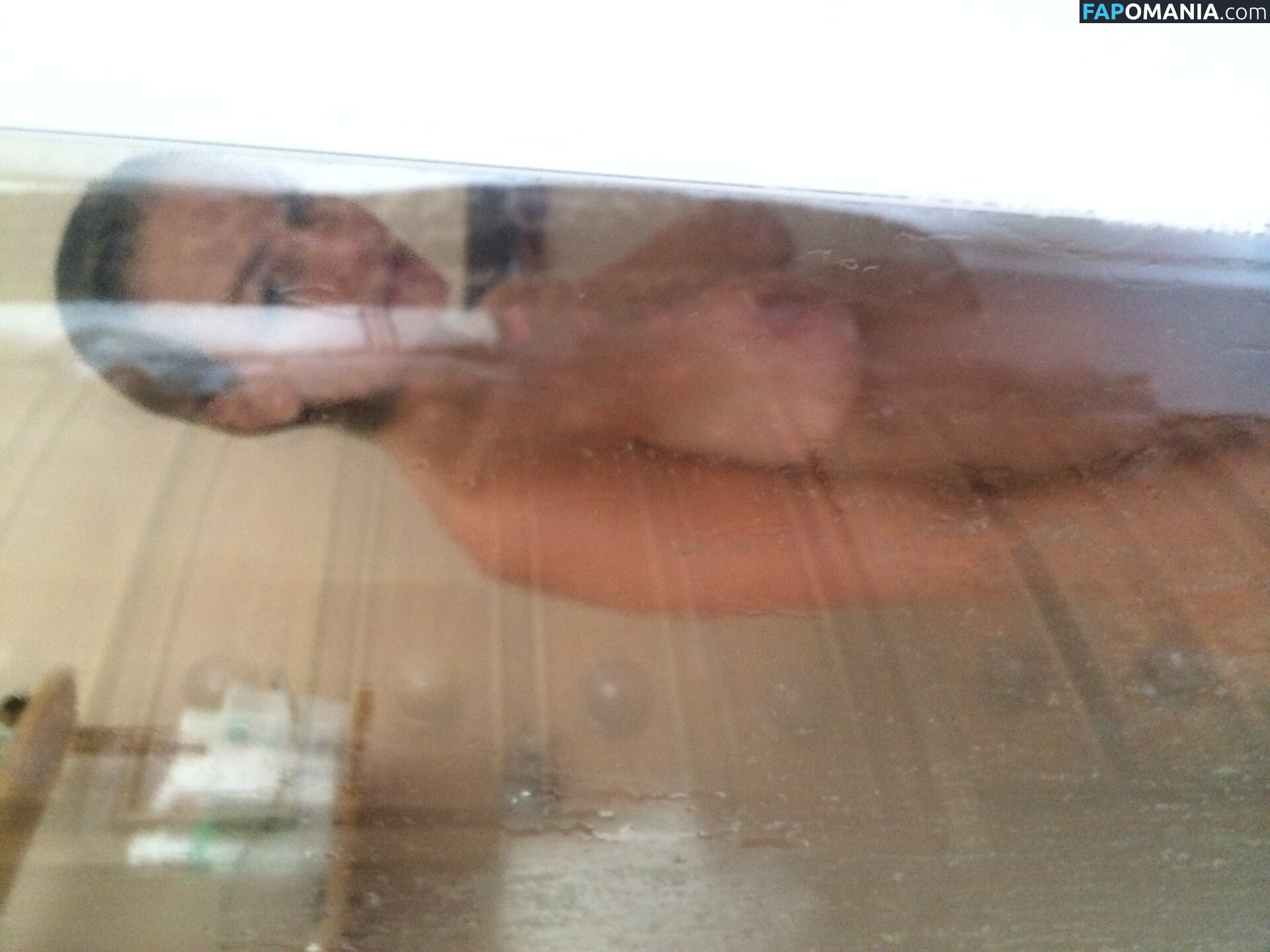 Lara Bingle Nu Photo fuitée #225