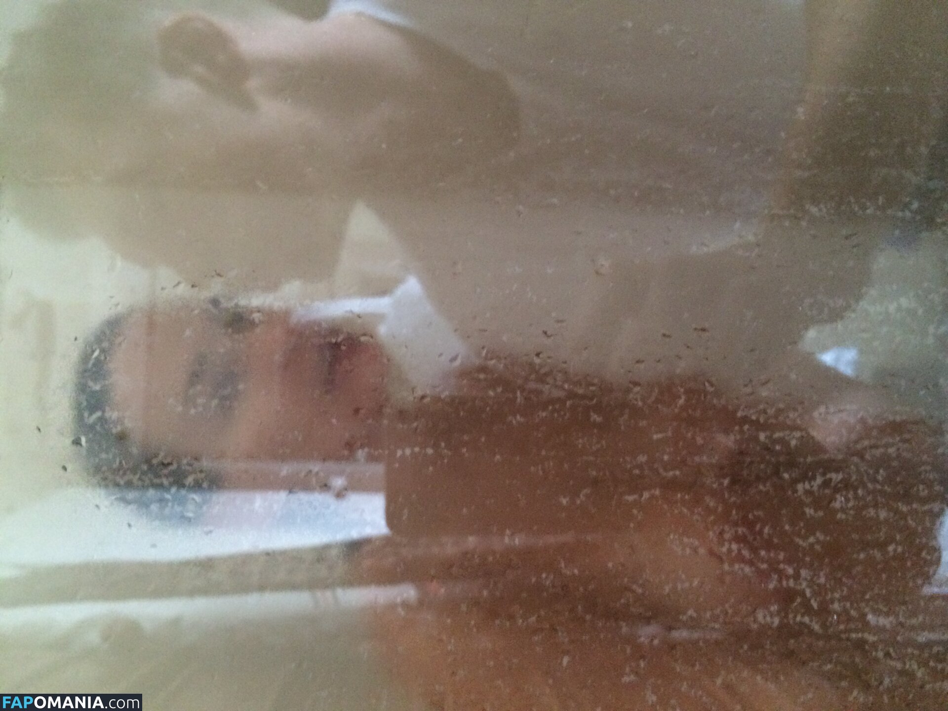 Lara Bingle Nu Photo fuitée #235