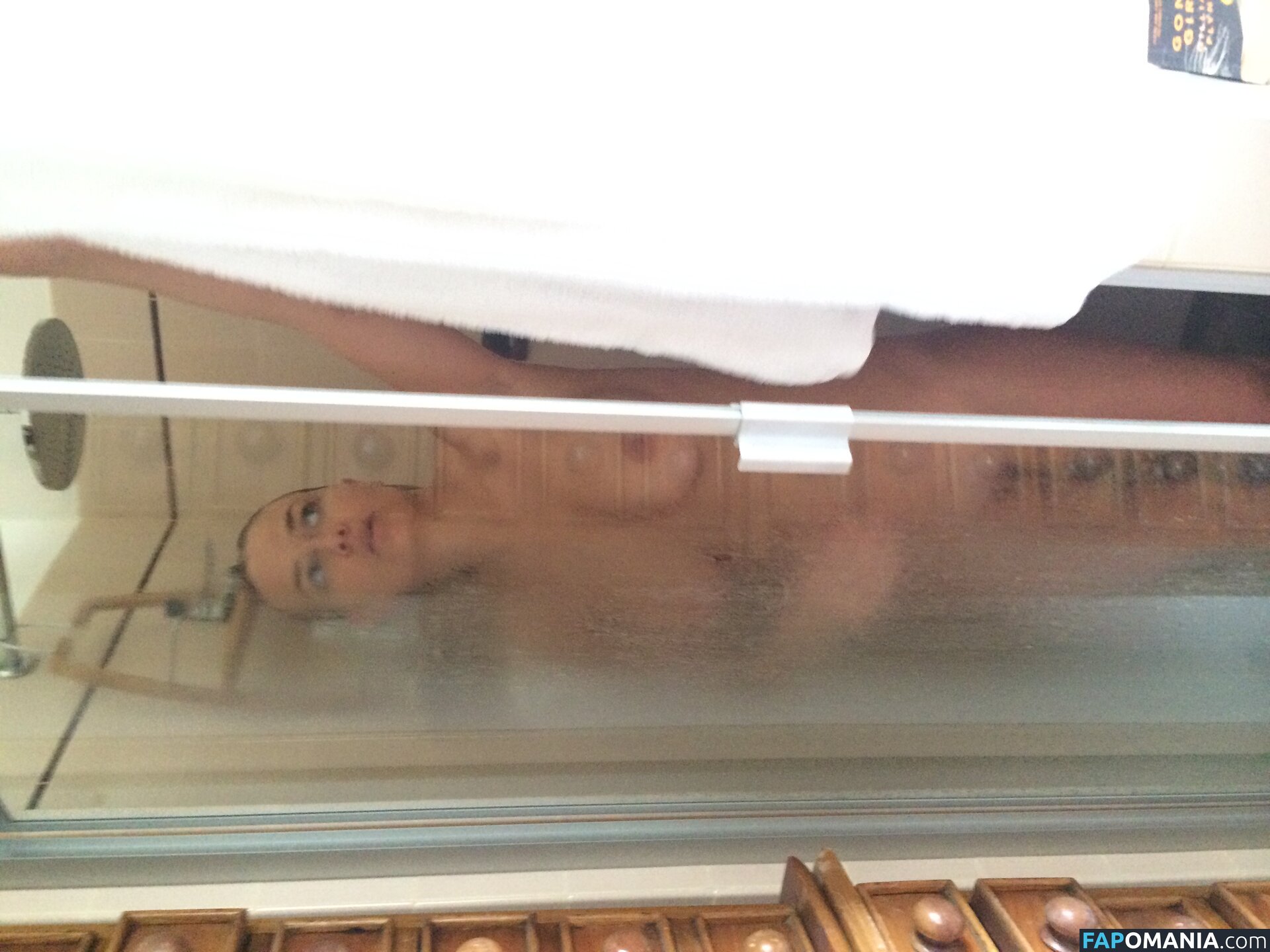 Lara Bingle Nu Photo fuitée #249