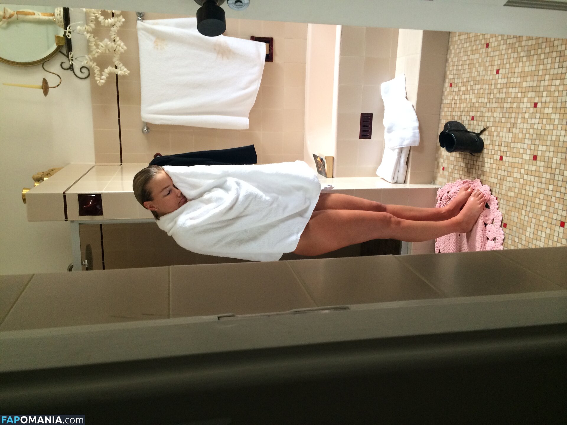 Lara Bingle Nu Photo fuitée #261