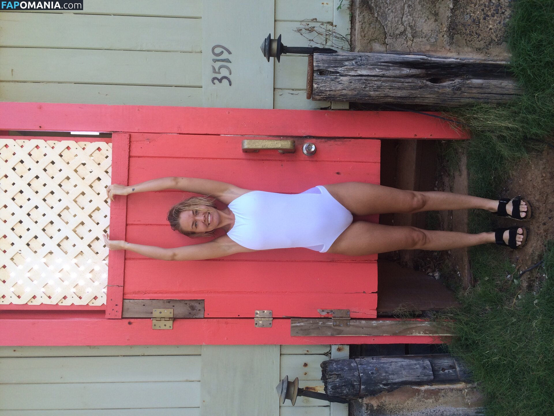 Lara Bingle Nu Photo fuitée #341