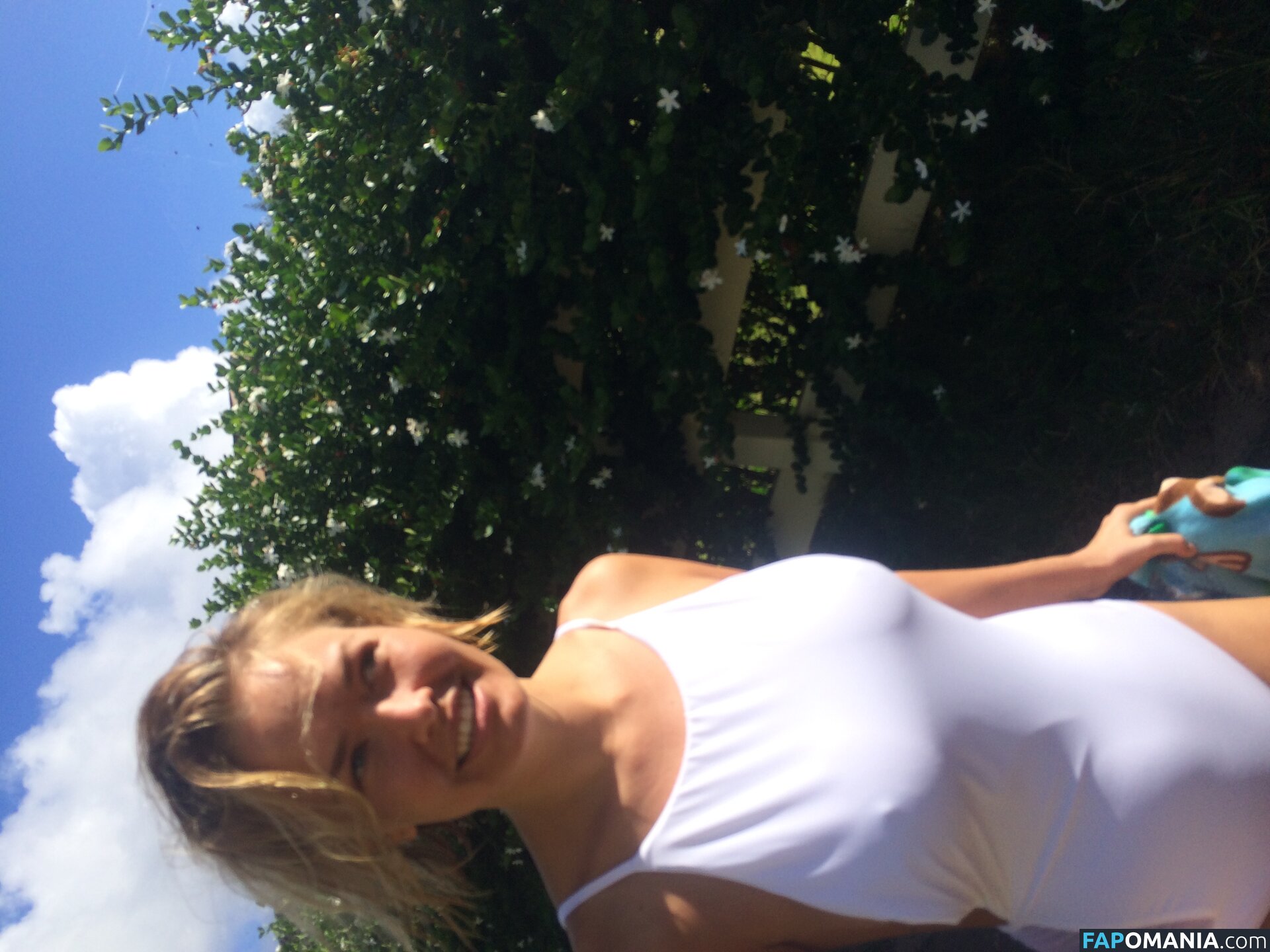 Lara Bingle Nu Photo fuitée #379