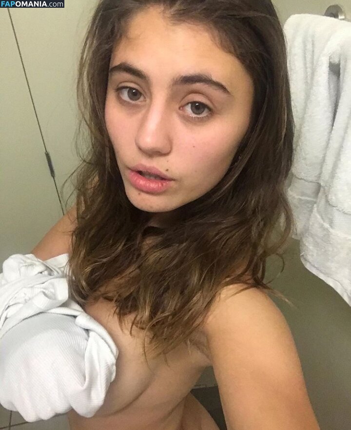 Lia Marie Johnson Nu Photo fuitée #2
