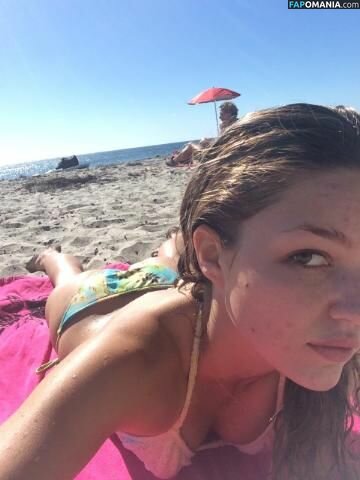 Lili Simmons Nu Photo fuitée #17