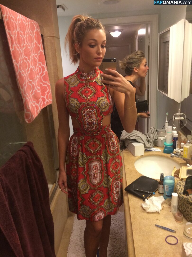 Lili Simmons Nu Photo fuitée #30