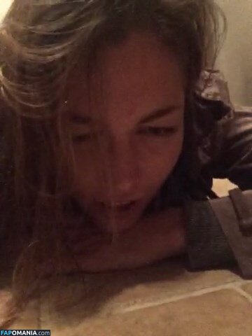 Lili Simmons Nu Photo fuitée #45