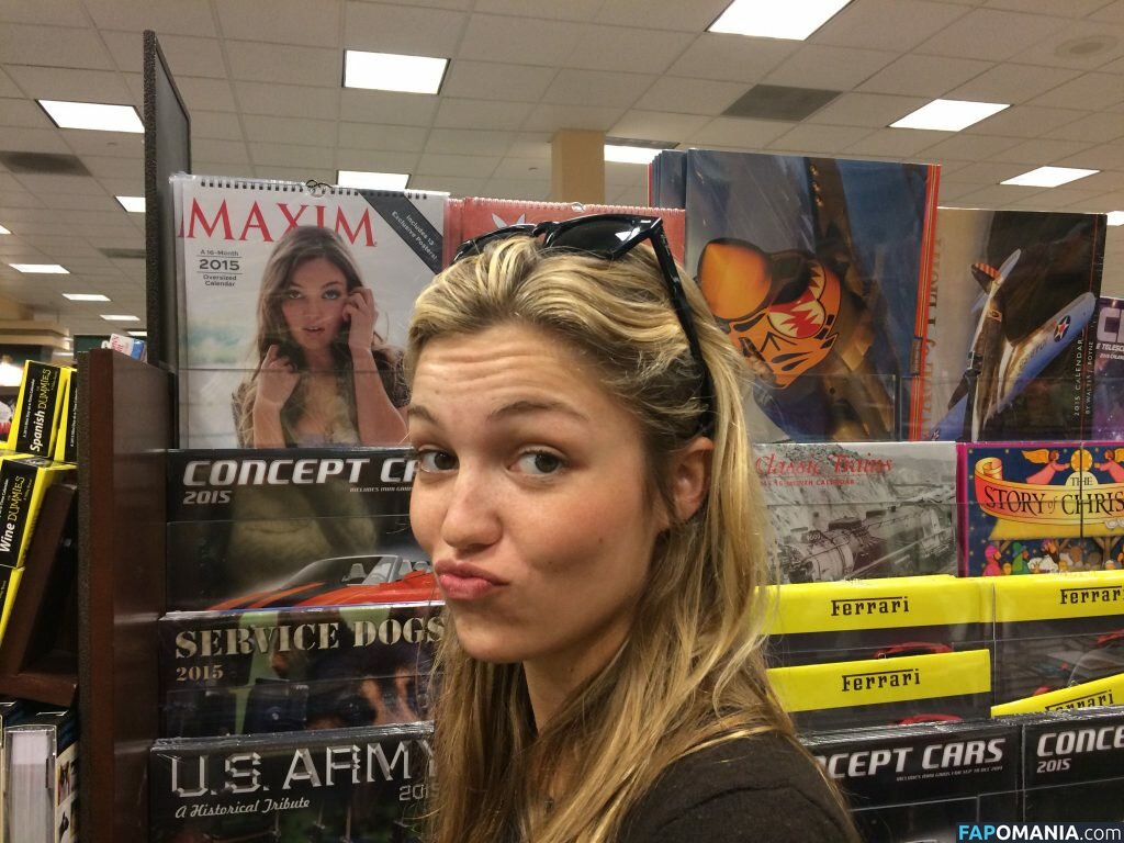 Lili Simmons Nu Photo fuitée #67