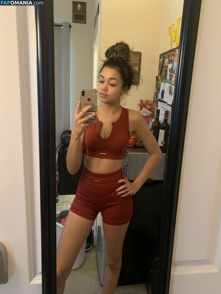 Madison Bailey Nu Photo fuitée #4