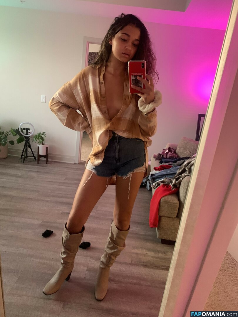 Madison Bailey Nu Photo fuitée #10