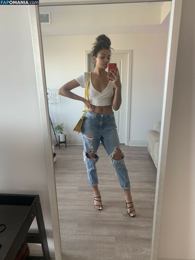 Madison Bailey Nu Photo fuitée #11