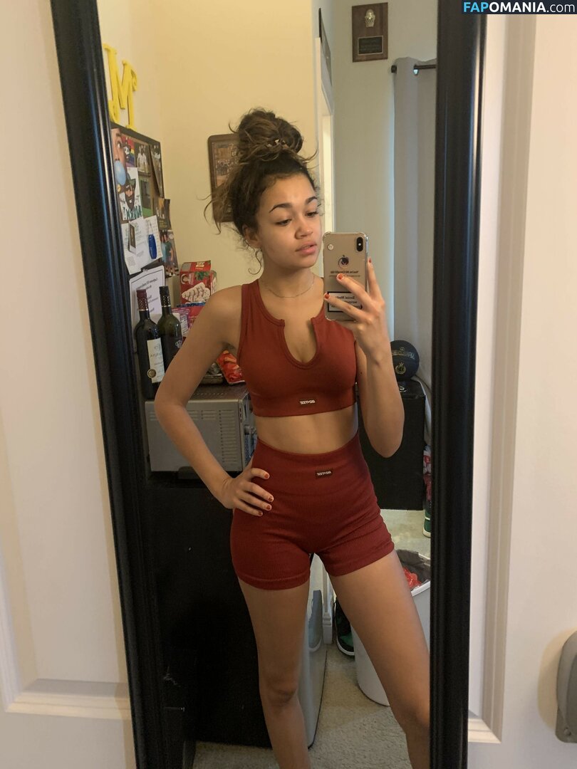 Madison Bailey Nu Photo fuitée #25