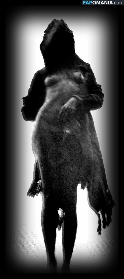 Maggie Q Nu Photo fuitée #8