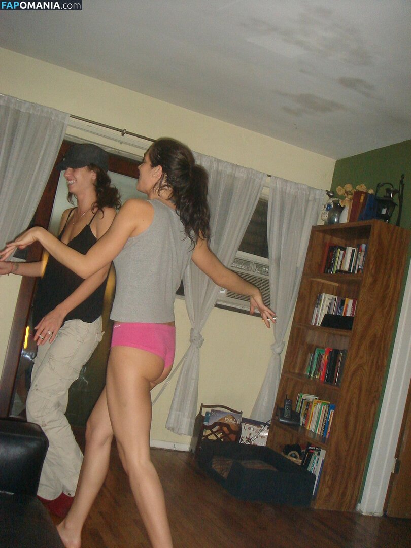 Michelle Borth Nu Photo fuitée #12