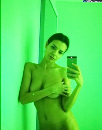 Nikoletta Ralli Nu Photo fuitée #125