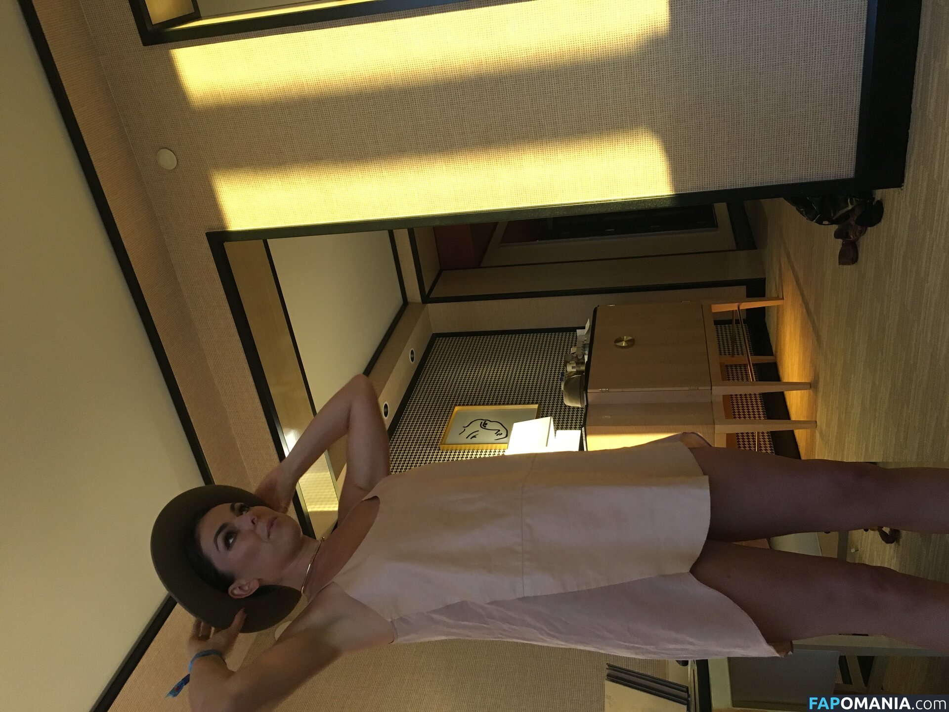 Serinda Swan Nu Photo fuitée #38