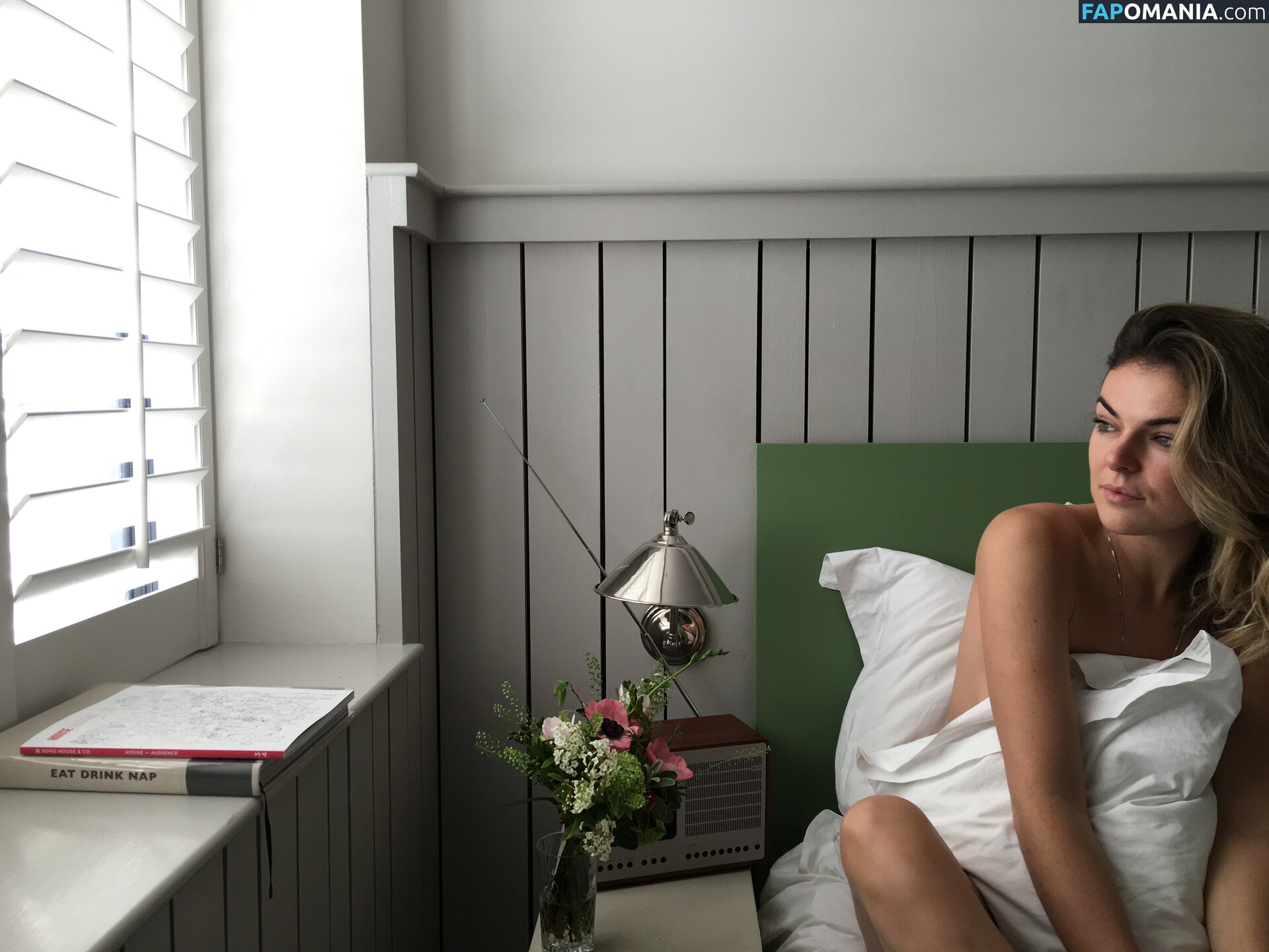 Serinda Swan Nu Photo fuitée #151
