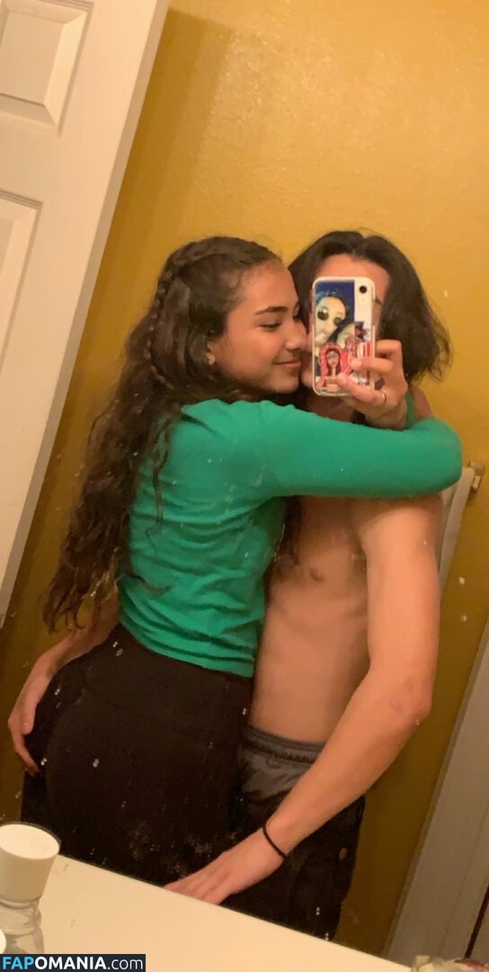Sienna Mae Gomez / sienna_mae / siennamaegomez Nu OnlyFans  Photo fuitée #379