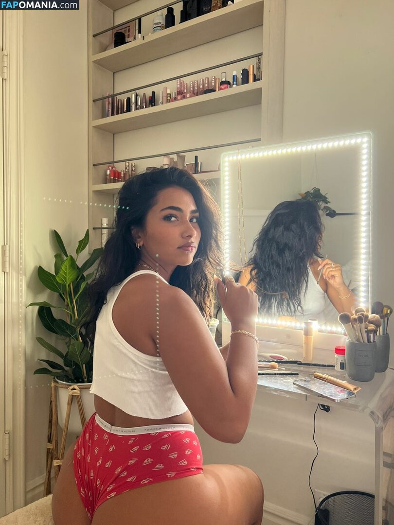 Sienna Mae Gomez / sienna_mae / siennamaegomez Nu OnlyFans  Photo fuitée #625