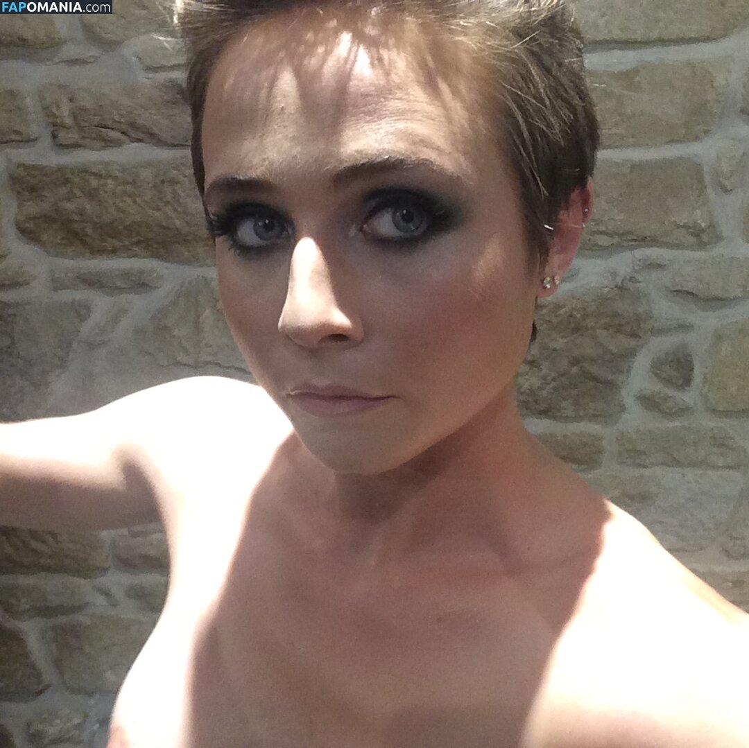 Tessa James Nu Photo fuitée #3
