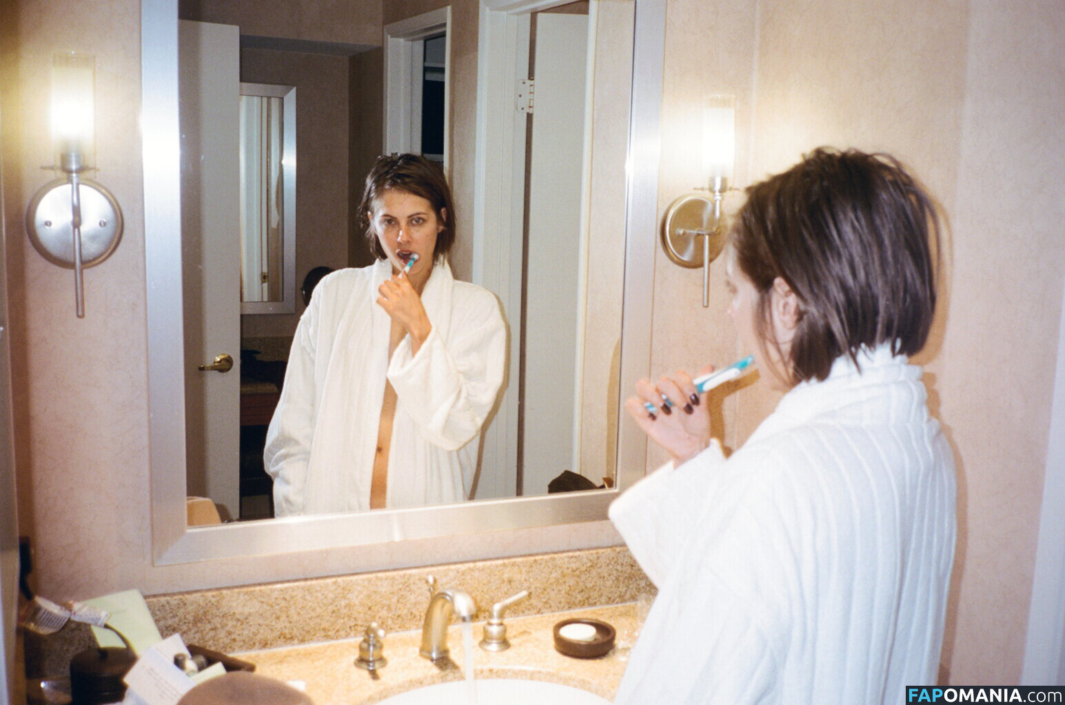 Willa Holland Nu Photo fuitée #5