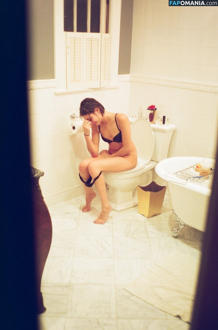 Willa Holland Nu Photo fuitée #8
