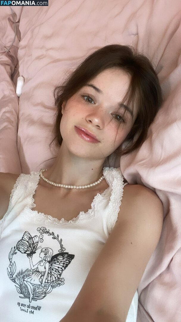  / A_Bit_Rebecca / A_Little_Rebecca Nu OnlyFans  Photo fuitée #4